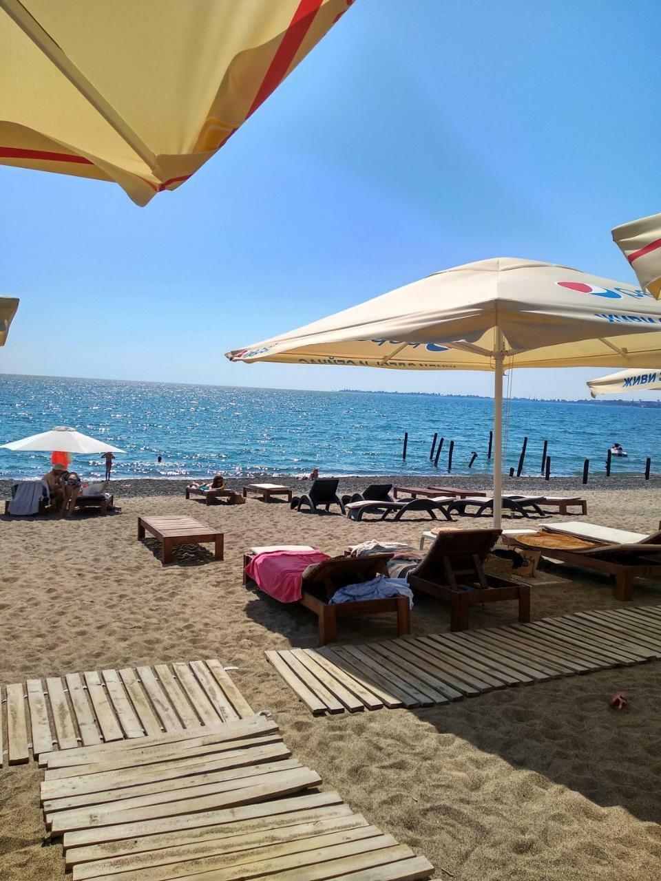 Guest House Anna Sukhumi Exterior photo